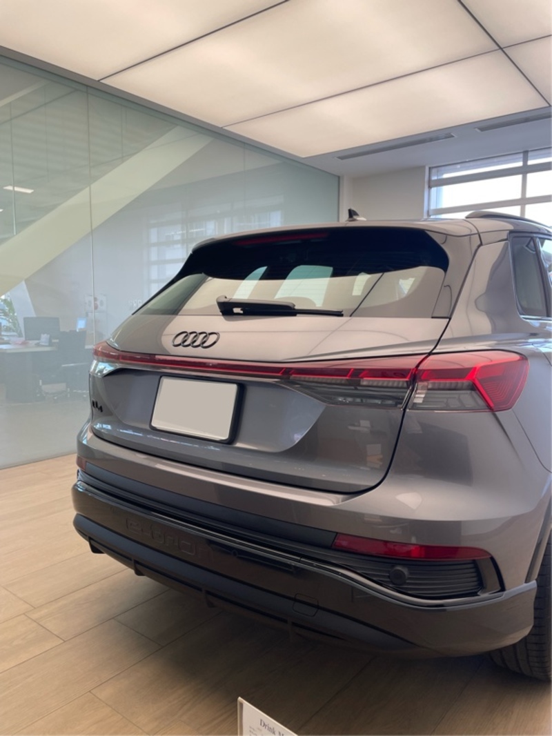 アウディ Q4 e-tron 45 e-tron Sライン_RHD(AT)