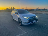 三菱 アウトランダーPHEV G プレミアムパッケージ_4WD(2.0)