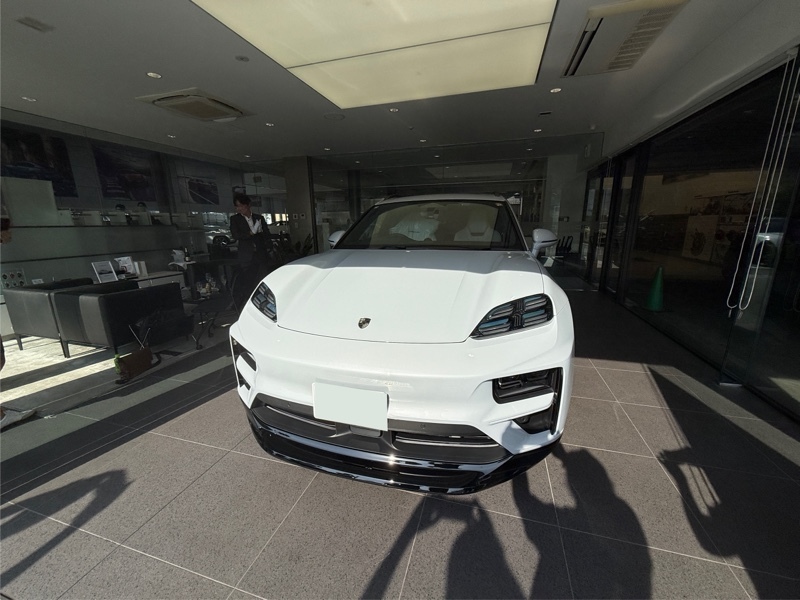 ポルシェ マカン エレクトリック マカン ターボ エレクトリック_RHD_4WD(AT)
