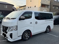 日産 キャラバン バン グランドプレミアムGX ロングボディ 低床_5人乗り_5ドア(AT_2.0_ガソリン)