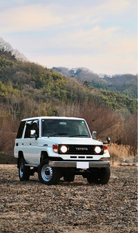 トヨタ ランドクルーザー70 LX4WD(AT_4.2ディーゼル_4ドア)