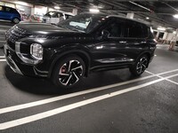 三菱 アウトランダーPHEV P_7人乗り_4WD(2.4)