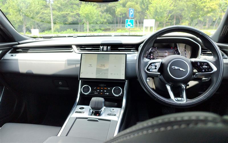 ジャガー XFスポーツブレイク Rダイナミック SE P250_RHD(AT_2.0)