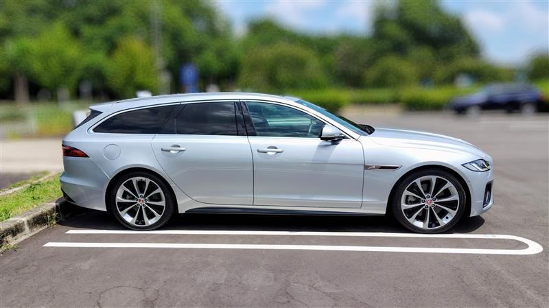 ジャガー XFスポーツブレイク Rダイナミック SE P250_RHD(AT_2.0)