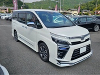 トヨタ ヴォクシー ZS“煌II”_7人乗り(CVT_2.0)