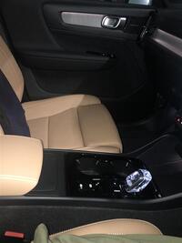 ボルボ XC40 B4 AWD インスクリプション_RHD_AWD(AT_2.0)