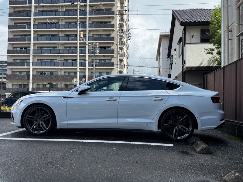 アウディ A5 スポーツバック A5 スポーツバック 40 TFSI スポーツ_RHD(AT_2.0)