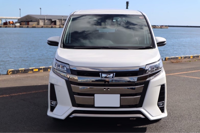 トヨタ ノア Si“W×B II”_7人乗り_4WD(CVT_2.0)