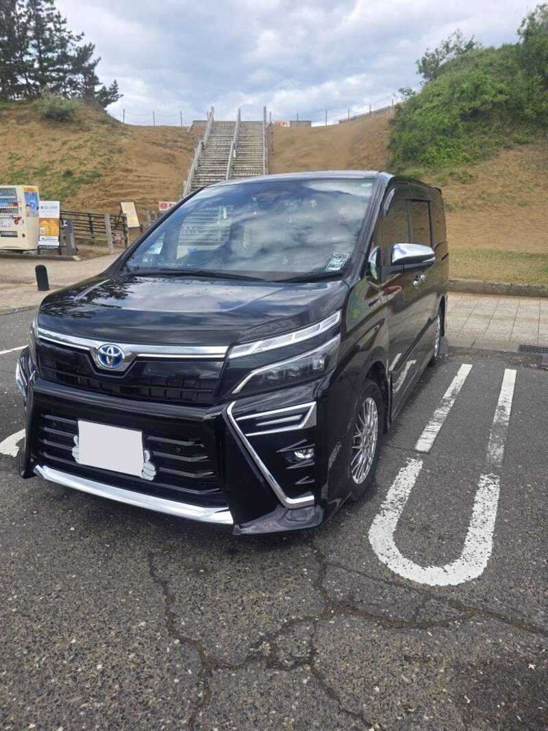 トヨタ ヴォクシー ハイブリッド ハイブリッド ZS“煌III”_7人乗り(CVT_1.8)