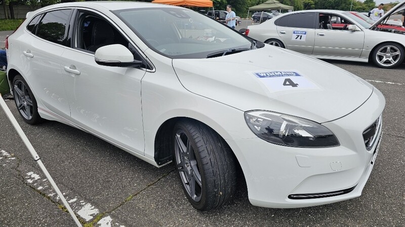 ボルボ V40 T4 スポーツ_RHD(AT_1.6)