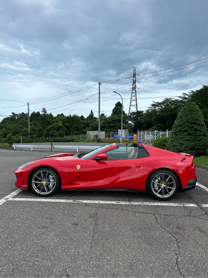 フェラーリ 812GTS 812GTS_LHD(F1DCT_6.5)