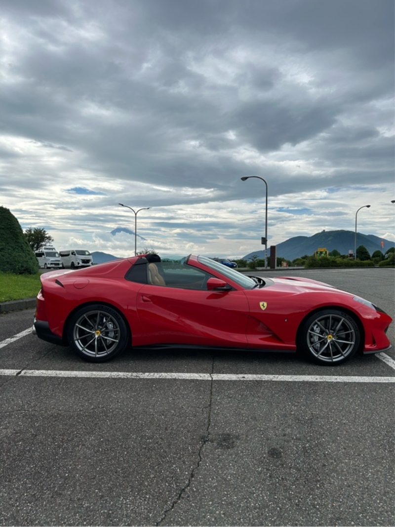 フェラーリ 812GTS 812GTS_LHD(F1DCT_6.5)