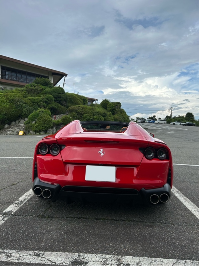 フェラーリ 812GTS 812GTS_LHD(F1DCT_6.5)