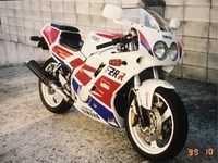 日産 セレナ e-POWER ハイウェイスター V(1.4)