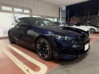 BMW i5 M60 xドライブ_RHD_4WD