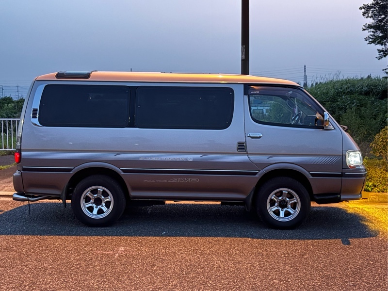 トヨタ ハイエースワゴン スーパーカスタムG4WD(AT_3.0_ディーゼル_8人乗_)