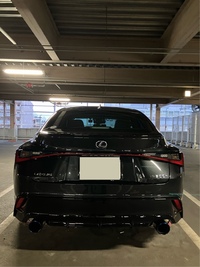 レクサス ISハイブリッド 300h“バージョンL”(CVT_2.5)