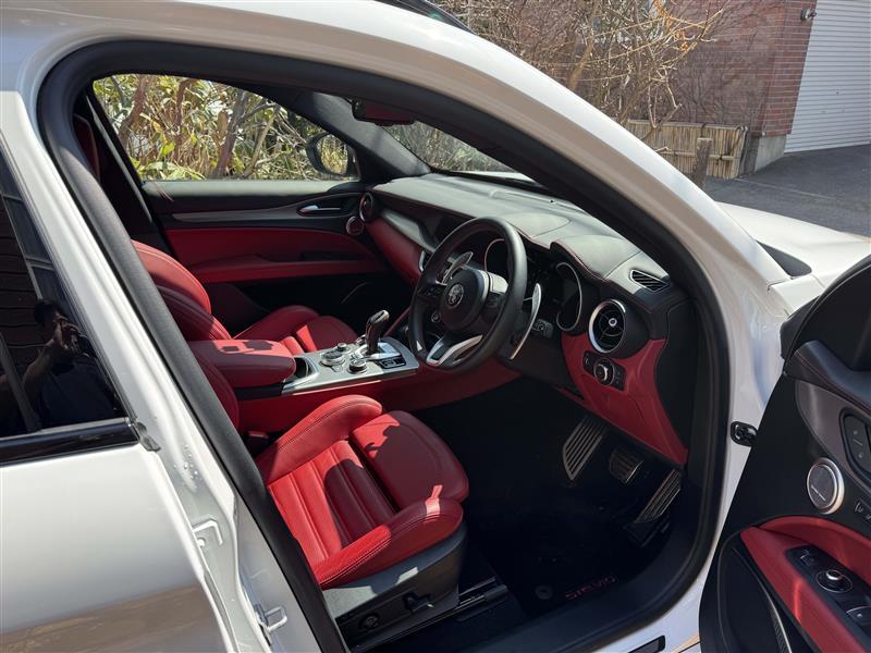 アルファロメオ ステルヴィオ 2.0 ターボ Q4 ヴェローチェ_RHD_4WD(AT_2.0)