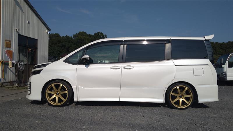 トヨタ ヴォクシー ZS_7人乗り(CVT_2.0)