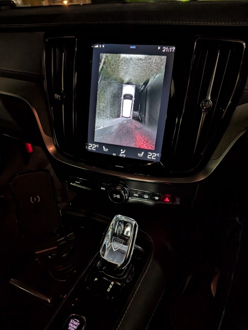ボルボ V60 プラグインハイブリッド T6 ツインエンジン AWD インスクリプション_RHD_AWD(AT_2.0)