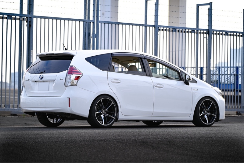 トヨタ プリウスα S_5人乗り(CVT_1.8)