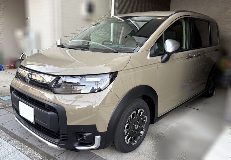 ホンダ フリード e:HEV クロスター_6人乗り(CVT_1.5)