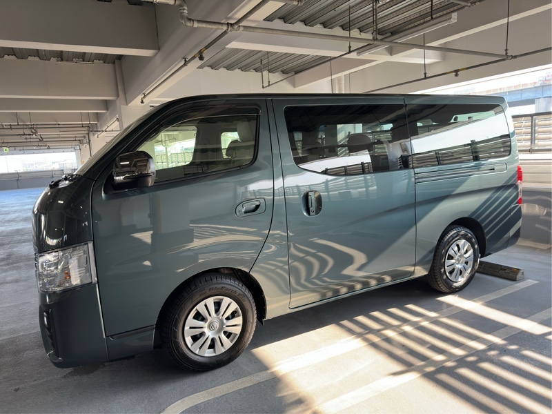 日産 キャラバン バン グランドプレミアムGX ロングボディ 低床_5人乗り_5ドア(AT_2.4_ディーゼル)