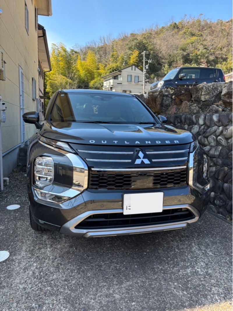 三菱 アウトランダーPHEV P エグゼクティブパッケージ_5人乗り_4WD(2.4)