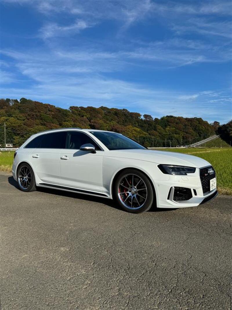 アウディ RS4アバント （ワゴン） RS4 アバント_RHD_4WD(AT_2.9)