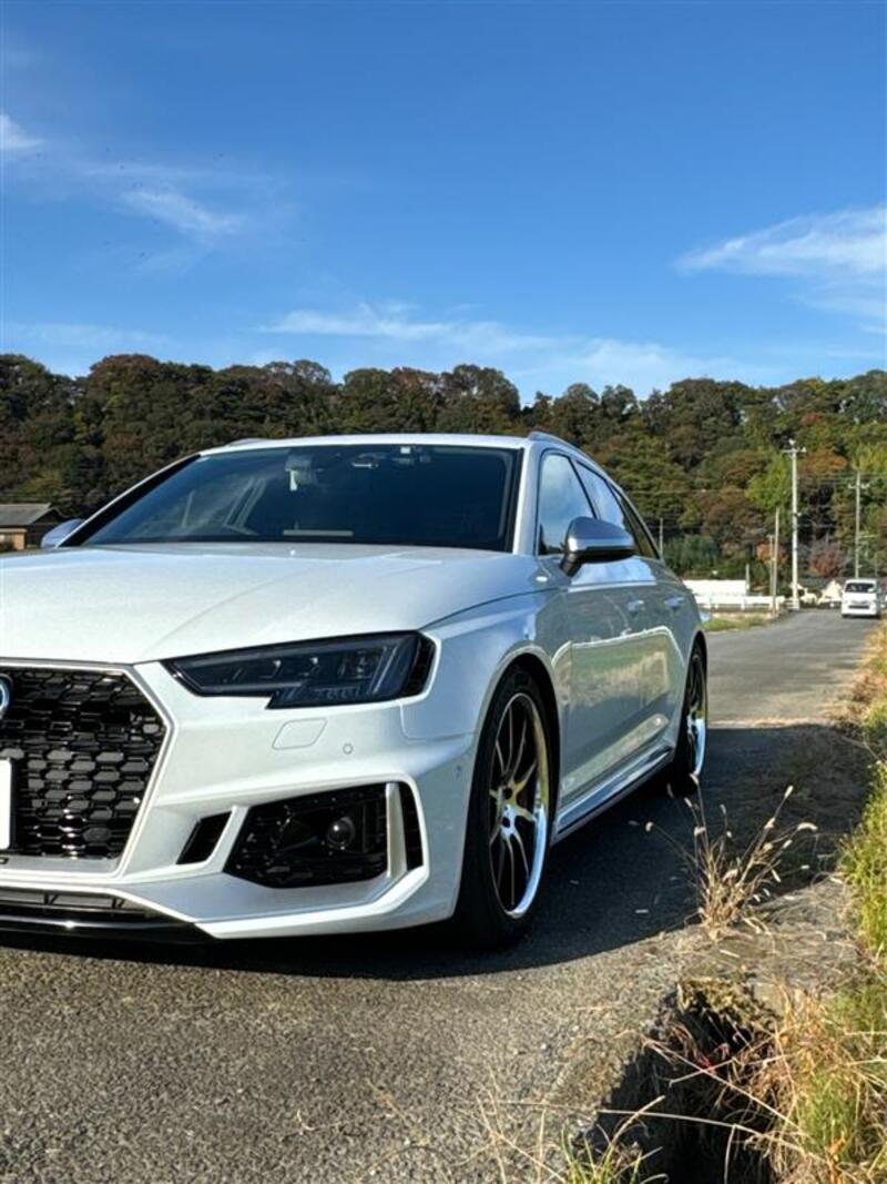 アウディ RS4アバント （ワゴン） RS4 アバント_RHD_4WD(AT_2.9)
