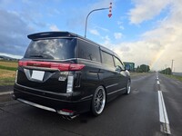 日産 エルグランド 350ハイウェイスター ジェットブラックアーバンクロム_4WD(CVT_3.5)