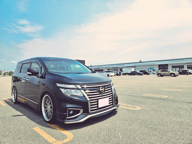 日産 エルグランド 350ハイウェイスター ジェットブラックアーバンクロム_4WD(CVT_3.5)