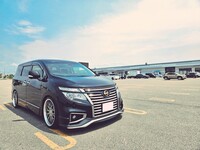 日産 エルグランド 350ハイウェイスター ジェットブラックアーバンクロム_4WD(CVT_3.5)