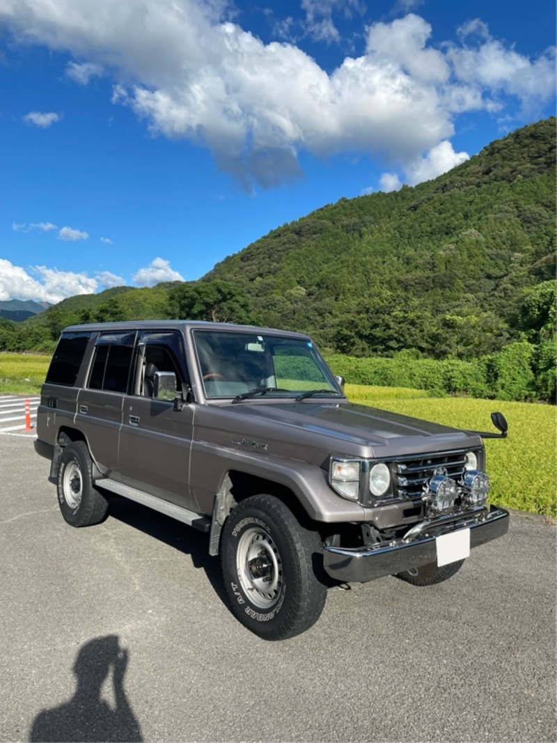 トヨタ ランドクルーザー70 LX4WD(AT_4.2ディーゼル_4ドア)