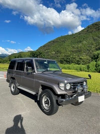 トヨタ ランドクルーザー70 LX4WD(AT_4.2ディーゼル_4ドア)
