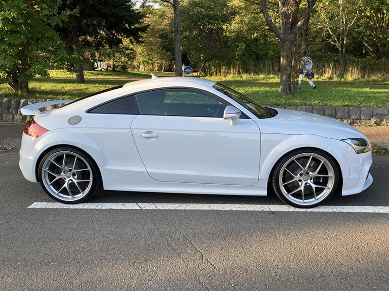 アウディ TT RS クーペ_RHD_4WD(MT_2.5)