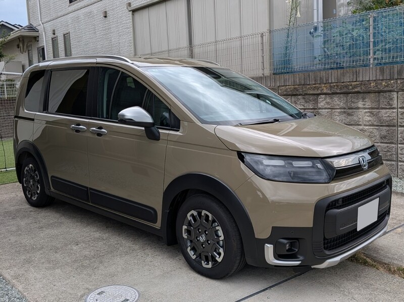 ホンダ フリード クロスター_6人乗り(CVT_1.5)