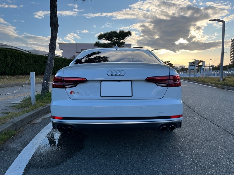 アウディ S4 (セダン) セダン_RHD_4WD(AT_3.0)