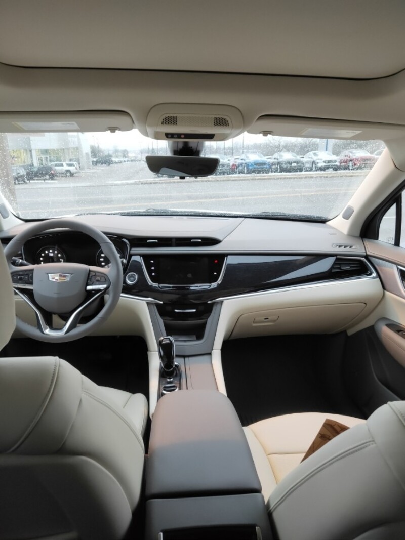 キャデラック XT6 プラチナム_LHD_AWD(AT_3.6)