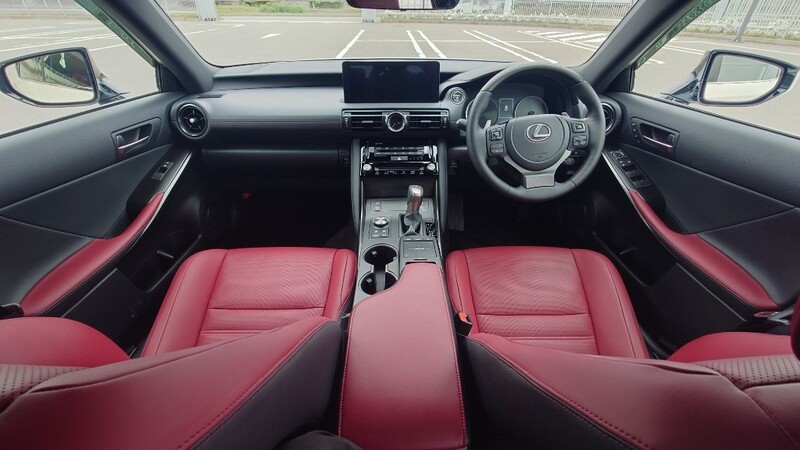 レクサス ISハイブリッド 300h“バージョンL”_AWD(CVT_2.5)