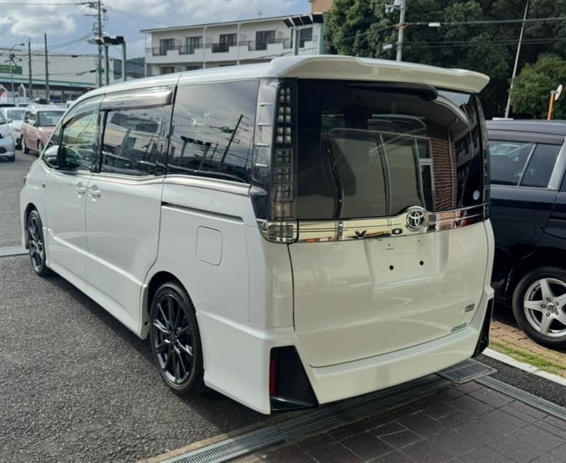 トヨタ ヴォクシー