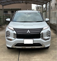 三菱 アウトランダーPHEV P_7人乗り_4WD(2.4)