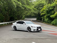 レクサス LS 460“Fスポーツ”_5人乗り(AT_4.6)
