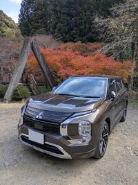 三菱 アウトランダーPHEV P_7人乗り_4WD(2.4)