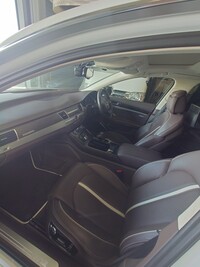 アウディ A8 L W12 クワトロ_RHD_4人乗り_4WD(AT_6.3)