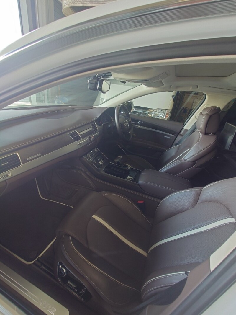 アウディ A8 L W12 クワトロ_RHD_4人乗り_4WD(AT_6.3)