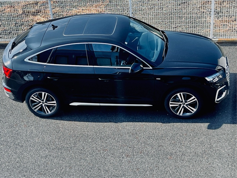 アウディ Q5 スポーツバック Sライン ダイナミックエディション_RHD_4WD(Sトロニック_2.0)