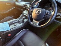 レクサス ISハイブリッド 300h“バージョンL”(CVT_2.5)