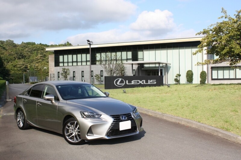 レクサス ISハイブリッド 300h“バージョンL”(CVT_2.5)