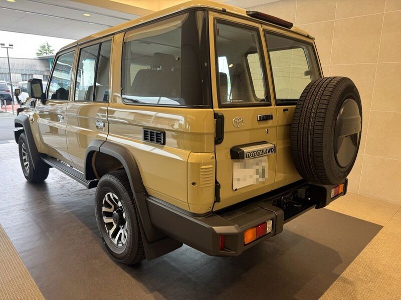 トヨタ ランドクルーザー70 AX_4WD(AT_2.8)